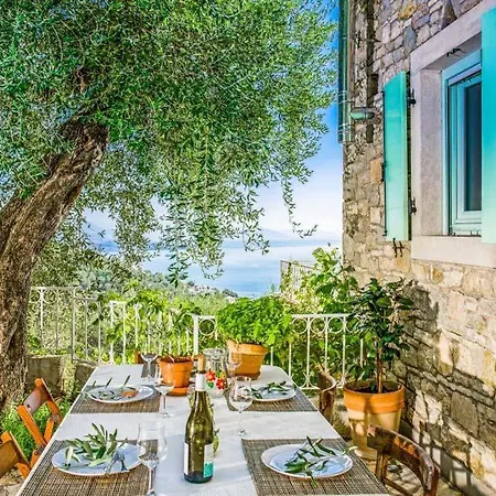Vinglatouri Sleeps 5 With Pool Air Con And Wifi