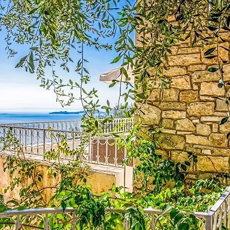 Vinglatouri Sleeps 5 With Pool Air Con And Wifi
